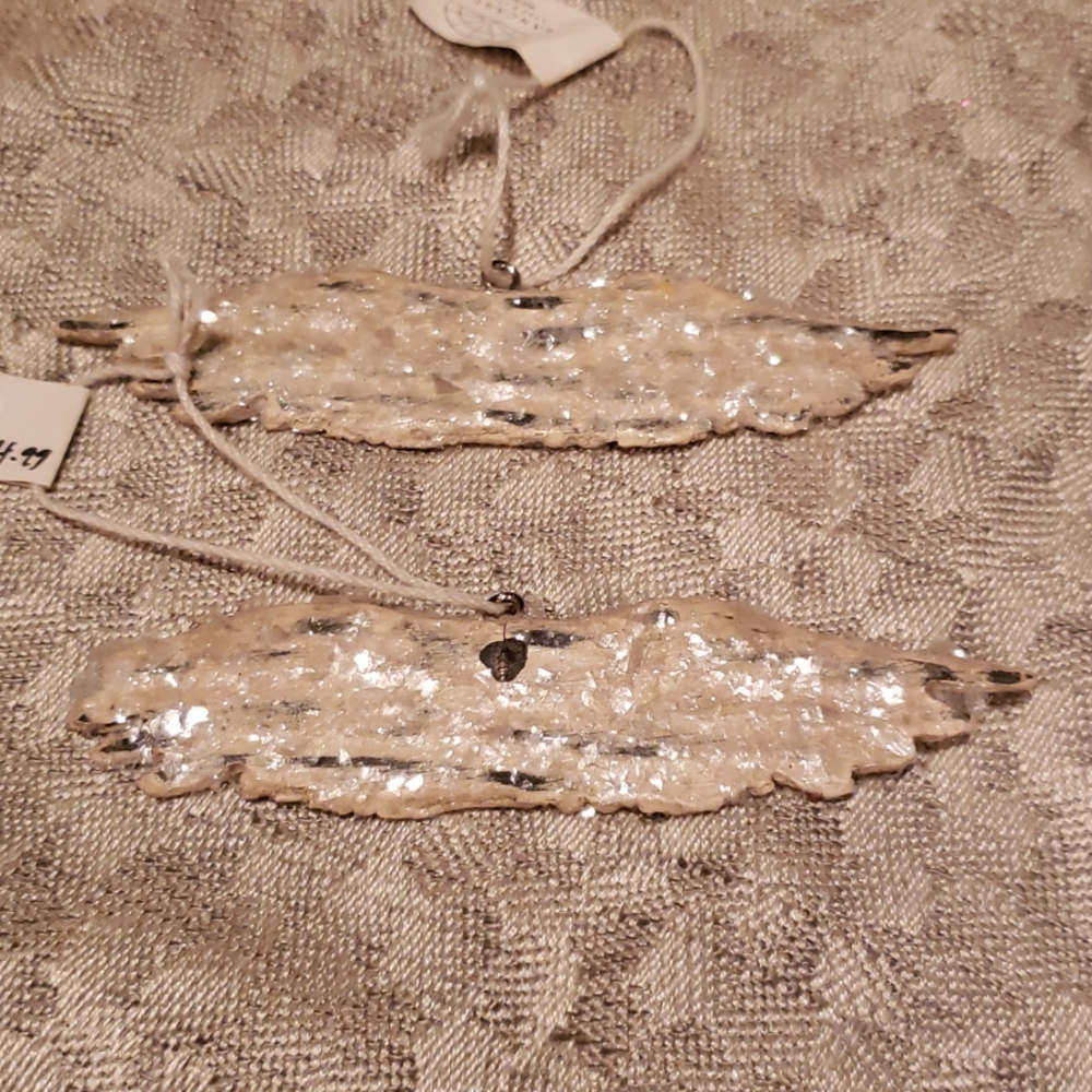 2 small metal angel wings with sparkley glitter